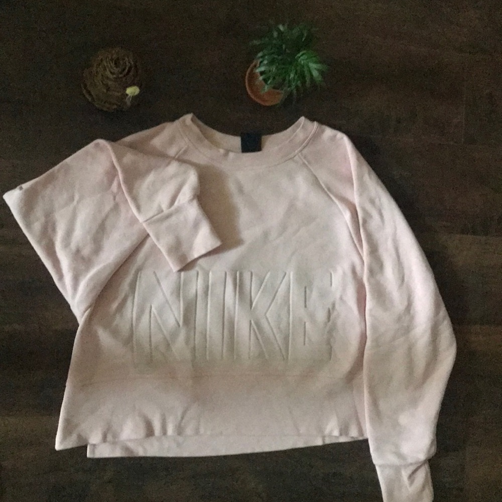 Adorable Cropped Nike Sweatshirt! 😍